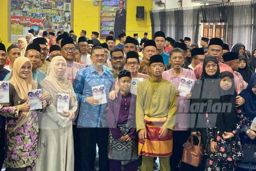 Mohd Azam (tengah) pada Program Jaulah Ramadan KPM Tahun 2026 Negeri Kelantan di Kolej Vokasional Pengkalan Chepa di Kota Bharu pada Sabtu. Foto: HAZELEN LIANA KAMARUDIN