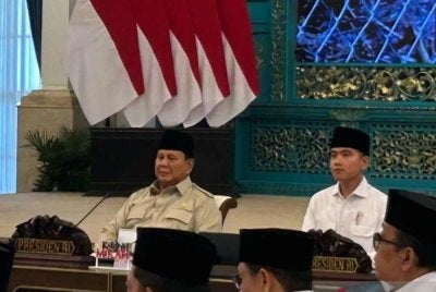Presiden Prabowo ketika mempengerusikan mesyuarat pada Jumaat. - Foto: Ihsan Antara