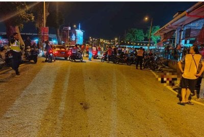 Siasatan awal mendapati mangsa bersama empat rakannya yang masing-masing menunggang motosikal telah ternampak pasukan Unit Rondaan Bermotosikal (URB) sebelum bertindak melarikan diri.