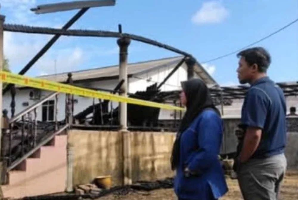 Persiapan sepasang suami isteri untuk menyambut Aidilfitri musnah selepas rumah sewa mereka terbakar 