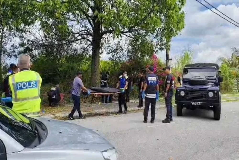 Mayat mangsa dibawa oleh pihak polis ke HRPB untuk bedah siasat.