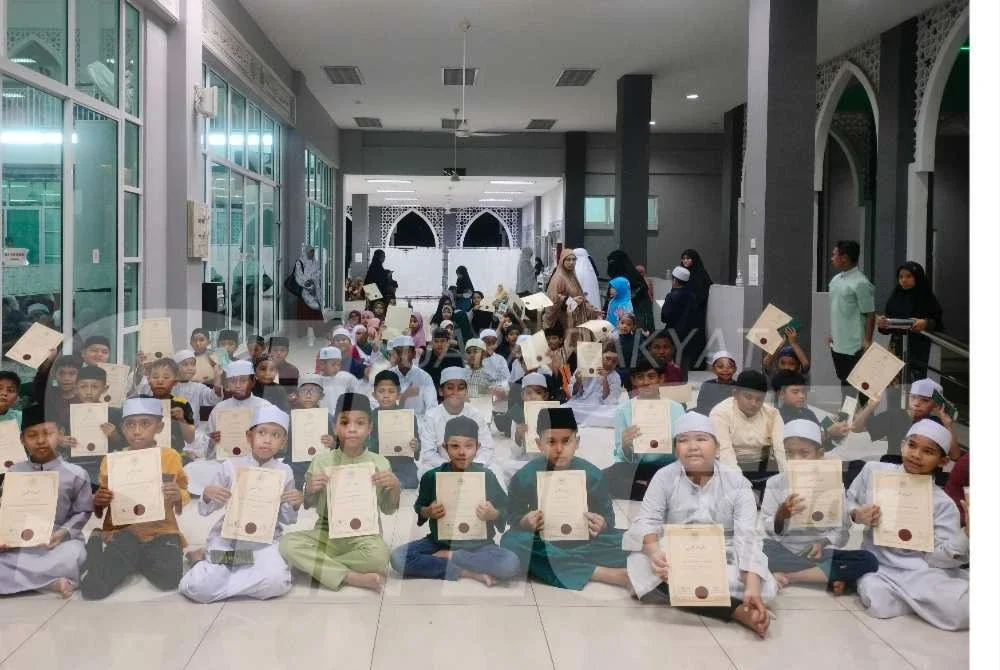 Lebih kurang 90 peserta cilik mengambil bahagian dalam tadarus al-Quran di Masjid Al Imam Al Nawawi Ambangan Heights.