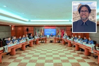 Jika selepas ini PN mampu menampilkan disiplin komunikasi yang lebih seragam, maka PN bukan sahaja kembali ke landasan, malah boleh kelihatan sebagai gabungan yang benar-benar bersedia mengemudi Malaysia. Gambar kecil: Dr Mukhtaruddin