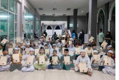 Lebih kurang 90 peserta cilik mengambil bahagian dalam tadarus al-Quran di Masjid Al Imam Al Nawawi Ambangan Heights.