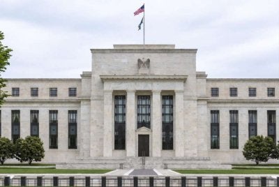Fed mempunyai mandat berkembar, iaitu mengekalkan kadar inflasi hampir kepada sasaran jangka panjang dua peratus serta memastikan tahap guna tenaga maksimum dalam ekonomi AS. 