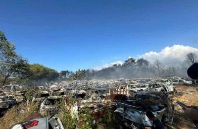 Sebanyak 700 kenderaan musnah dalam kebakaran di Tuaran pada Ahad. - FOTO: Bomba 