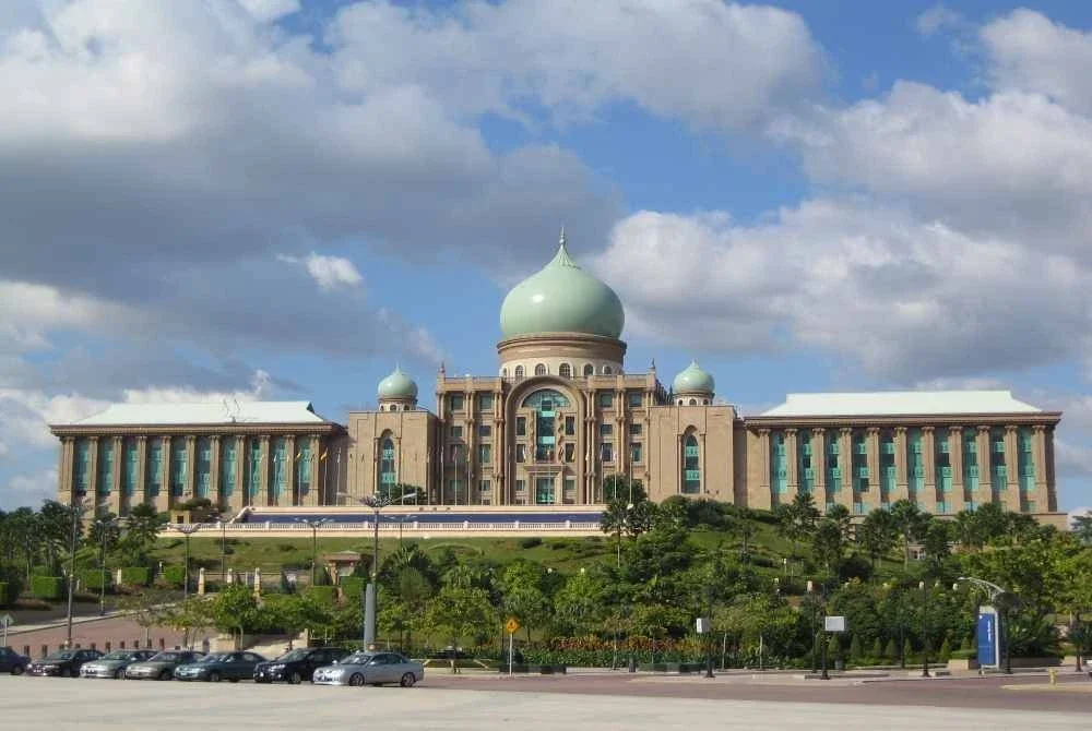 Di bawah demokrasi berparlimen, rezeki politik Perdana Menteri dan kerajaannya bergantung kepada keyakinan Parlimen.