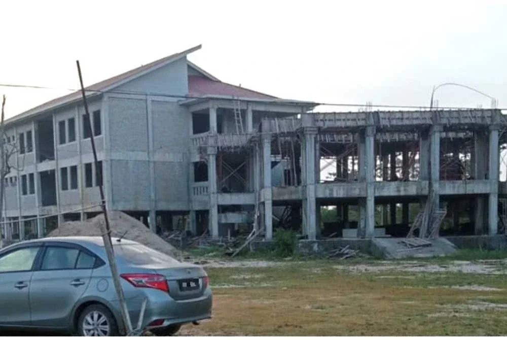 Kompleks Masjid Tahfiz Al-Ayubi yang masih dalam pembinaan.