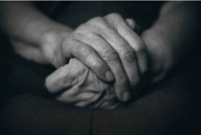 Empat lelaki bertopeng tergamak perkosa bergilir-gilir nenek berusia 90 tahun. Gambar hiasan 123rf.