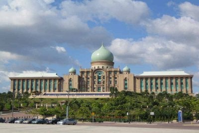 Di bawah demokrasi berparlimen, rezeki politik Perdana Menteri dan kerajaannya bergantung kepada keyakinan Parlimen.