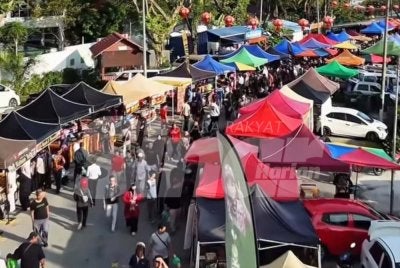 Bazar Ramadan Jalan Mahkamah menyediakan 150 peniaga yang menjual pelbagai jenis juadah menarik.