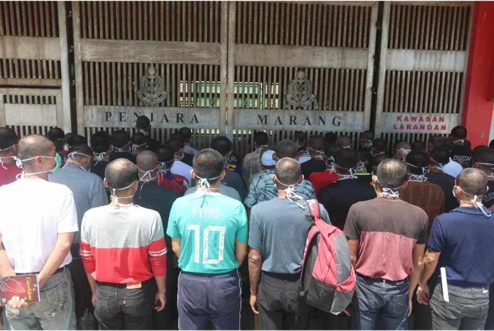 Seramai 17 prospek dibenarkan pulang ke pangkuan keluarga masing-masing manakala 62 lagi diserahkan kepada majikan untuk memulakan pekerjaan.