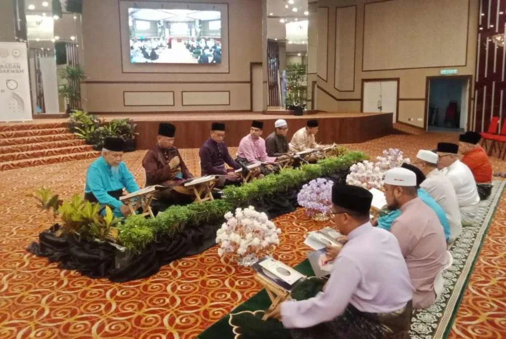 Antara warga MBSA yang menyertai majlis khatam al-Quran.