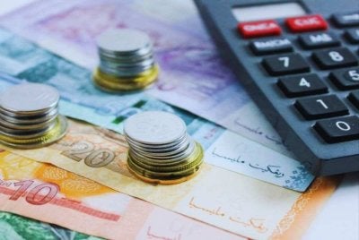 Kenaikan harga minyak dunia yang pantas memberi tekanan kepada bajet isi rumah, kos pengangkutan dan harga barangan keperluan. 