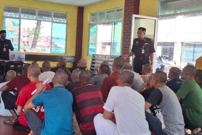 Daripada 39 banduan yang dibebaskan, tujuh daripada mereka diserahkan kepada keluarga manakala selebihnya kepada majikan.