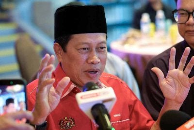 Ahmad bercakap kepada pemberita pada majlis Iftar bersama Jabatan Kerja Raya Sarawak dan Lembaga Pembangunan Industri Pembinaan Malaysia (CIDB) pada Selasa. Foto Bernama