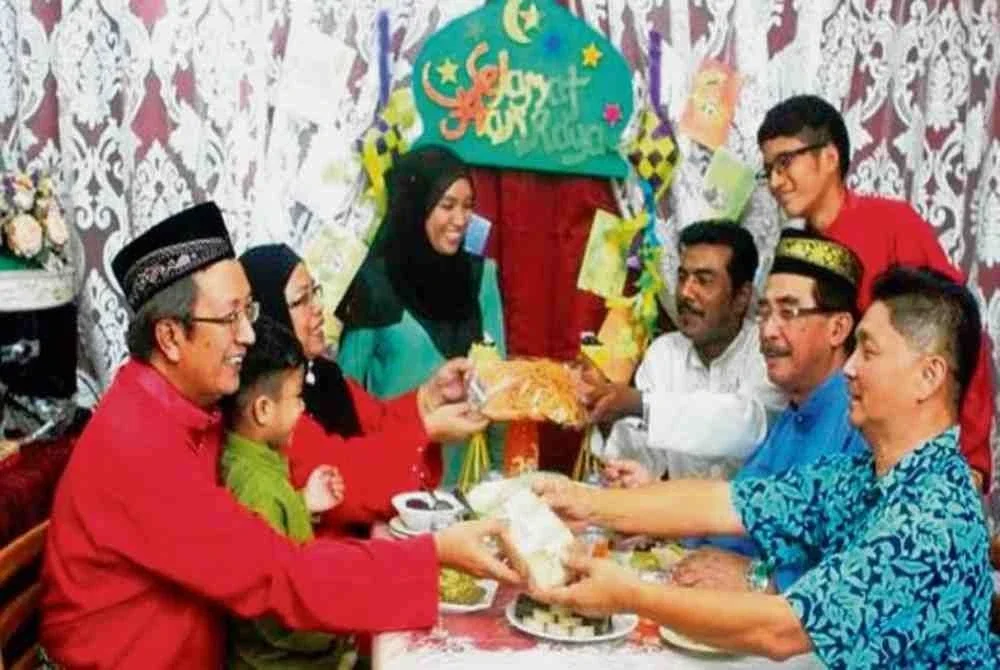 Jadi rayakanlah Aidilfitri dengan gembira tetapi berpada-pada. Foto hiasan