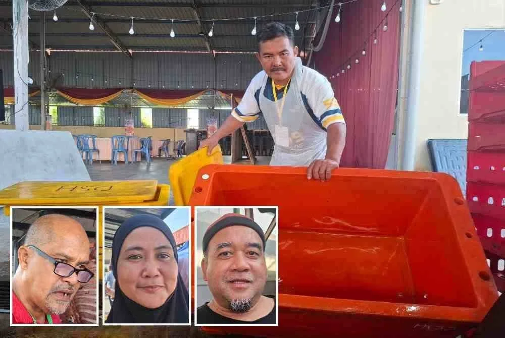 Seorang petugas menunjukkan tong berisi bekalan ayam yang telah kosong selepas 2,000 bekalan ayam habis dijual dalam tempoh kurang 40 minit di Jualan Murah Pusat Khidmat Parlimen Bukit Gantang, pada Rabu. Dari kiri: Mohd Zalie, Nor Azlina, Rosmaini