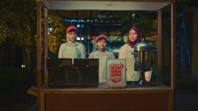 3 sekawan – Emma, Mira dan Sofia.