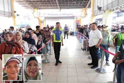 Terminal Feri Kukup sesak dengan perantau Indonesia pulang beraya. Gambar kecil: Mohd Toha, Yusliza