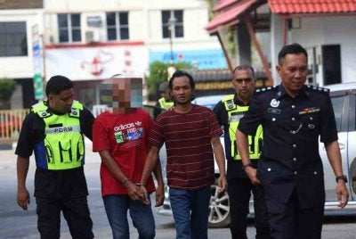 Buruh ladang warga Indonesia, Sutiyono, 39, didakwa di Mahkamah Majistret Teluk Intan pada Rabu atas dua pertuduhan menunggang motosikal secara berbahaya sehingga menyebabkan kematian dan kecederaan terhadap dua pelajar kolej vokasional, minggu lalu.