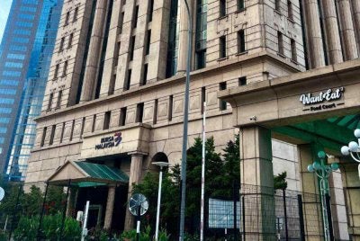 Bursa Malaysia mencatatkan kenaikan tengah hari ini, selari dengan prestasi positif pasaran serantau.