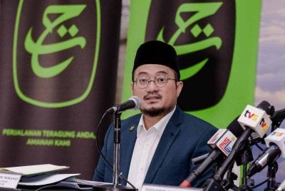 Ketua Pegawai Eksekutif Lembaga Tabung Haji (TH) Mustakim Mohamad bercakap pada sidang media mengenai pengumuman kadar agihan keuntungan TH di Menara TH hari ini. Foto Bernama 