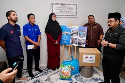 Sinergi MAIWP, PPZ, dan Ikhlas.com memberikan sumbangan bakul rezeki dan merealisasikan impian kediaman selesa buat keluarga asnaf melalui projek makeover rumah.