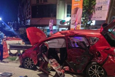 Dua penumpang Perodua Myvi maut. 