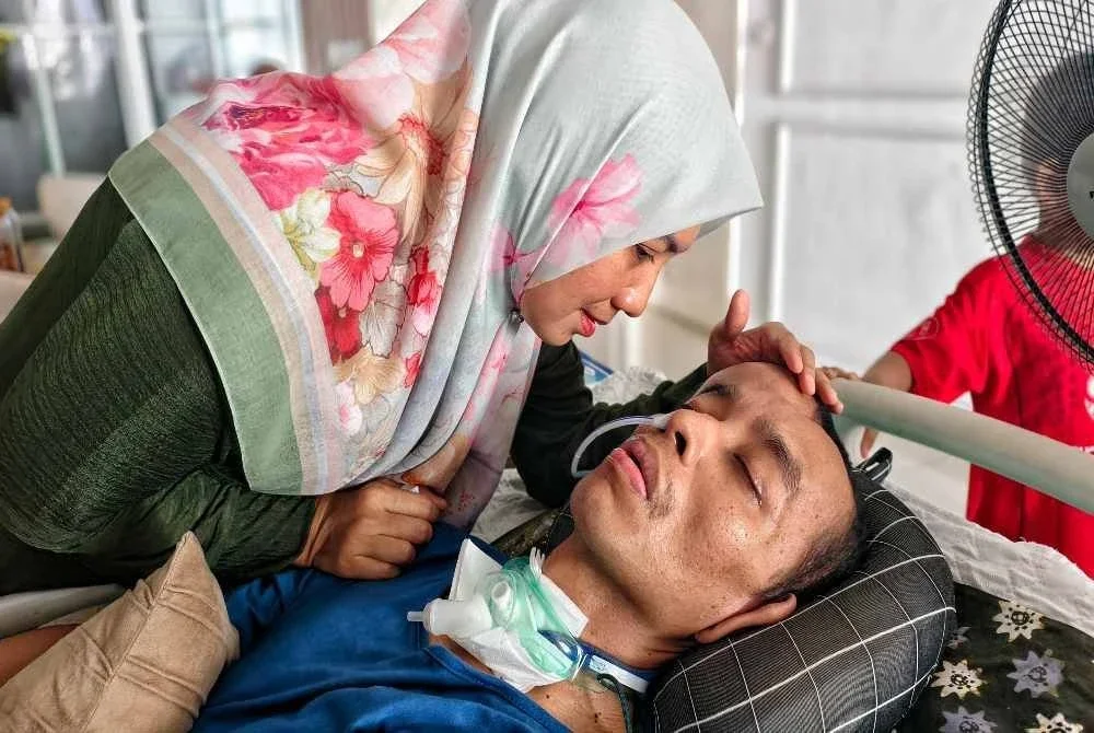 Rozalina berharap ada keajaiban untuk kesembuhan suaminya.