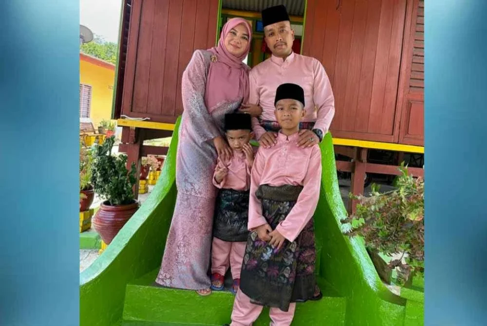 Gambar ketika menyambut Aidilfitri bersama suami
