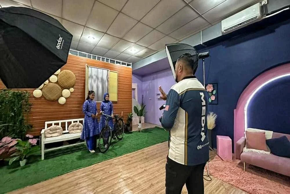 Khidmat fotografi studio tetap menjadi pilihan ramai.