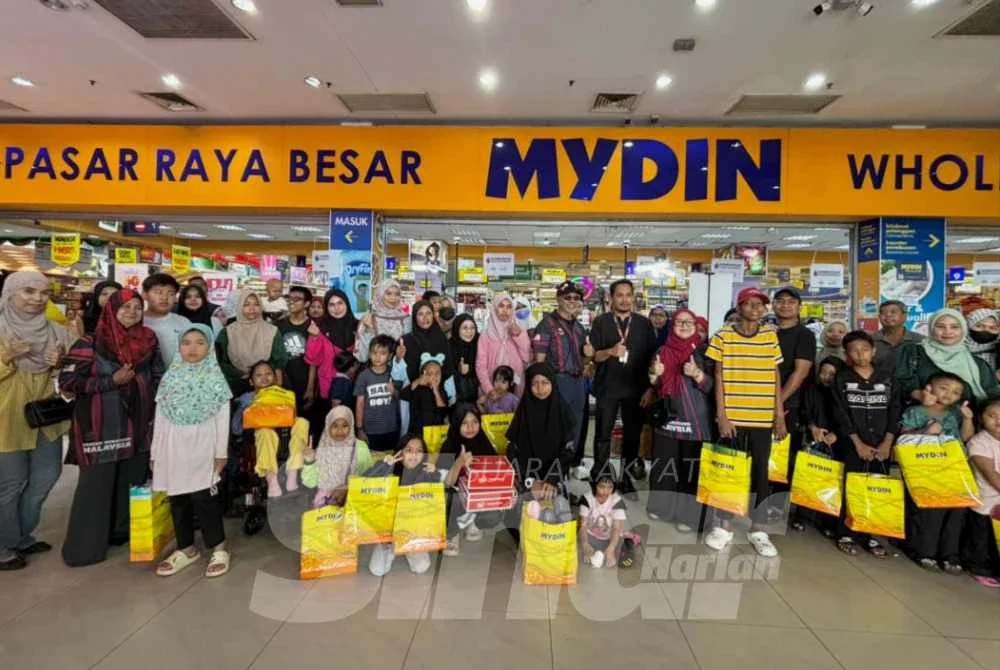 CSM meraikan pesakit kanser dengan membeli kelengkapan di pasar raya Mydin sempena Aidilfitri pada tahun ini.