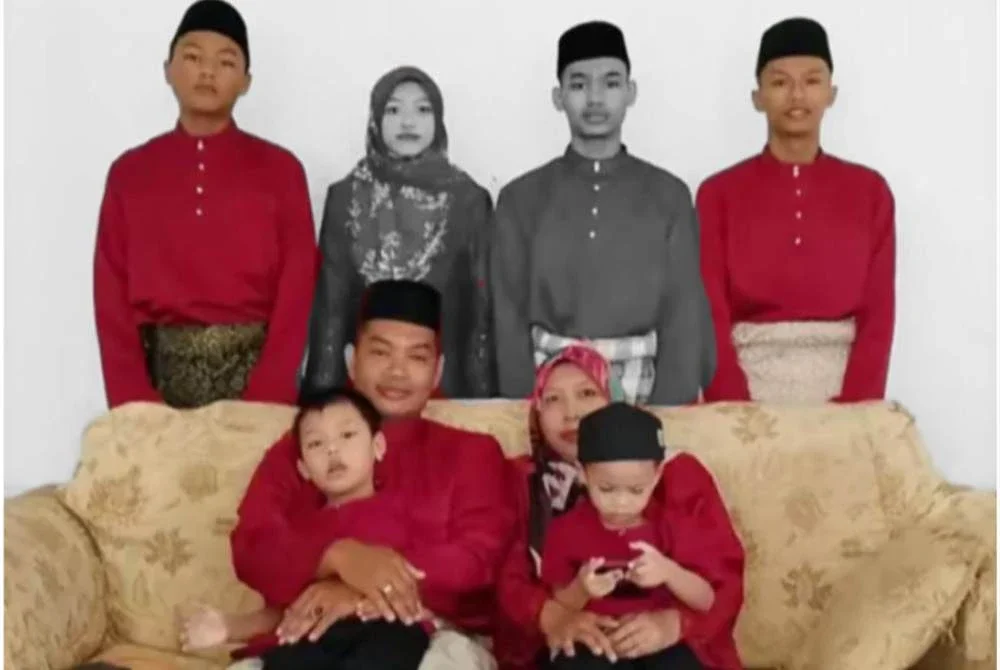 Gambar kenangan raya Luqman Nulhakim (belakang, kanan) pada tahun lalu bersama keluarga nya. Turut kelihatan Allahyaraham Luqman Nulrois (belakang, dua kanan) dan Allahyarharmah Siti Nur Zulaikha (belakang dua kiri).