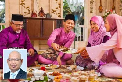 Aidilfitri mengingatkan tentang pentingnya memelihara silaturahim. Gambar kecil: Ahmad Martadha