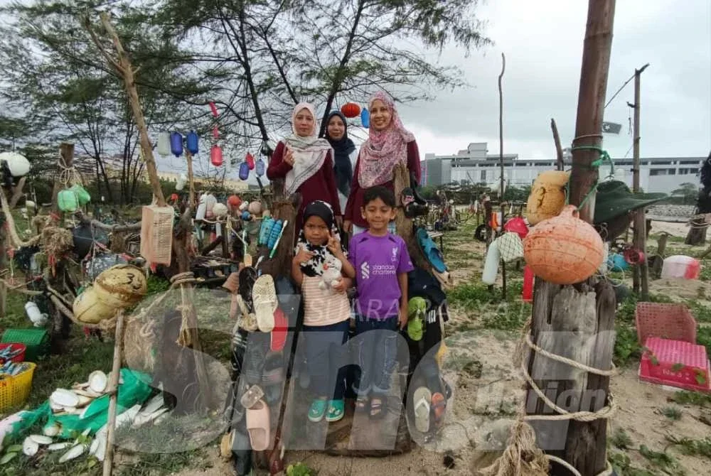 Antara pengunjung yang berkunjung ke Taman GPI untuk merasai sendiri suasana di kawasan itu.