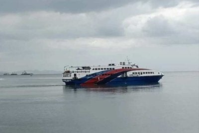Kadar tambang feri di Langkawi ketika ini hanya sekitar 88 sen bagi setiap batu nautika, jauh lebih rendah berbanding kadar yang dikenakan di pulau-pulau utama lain di Semenanjung Malaysia. 