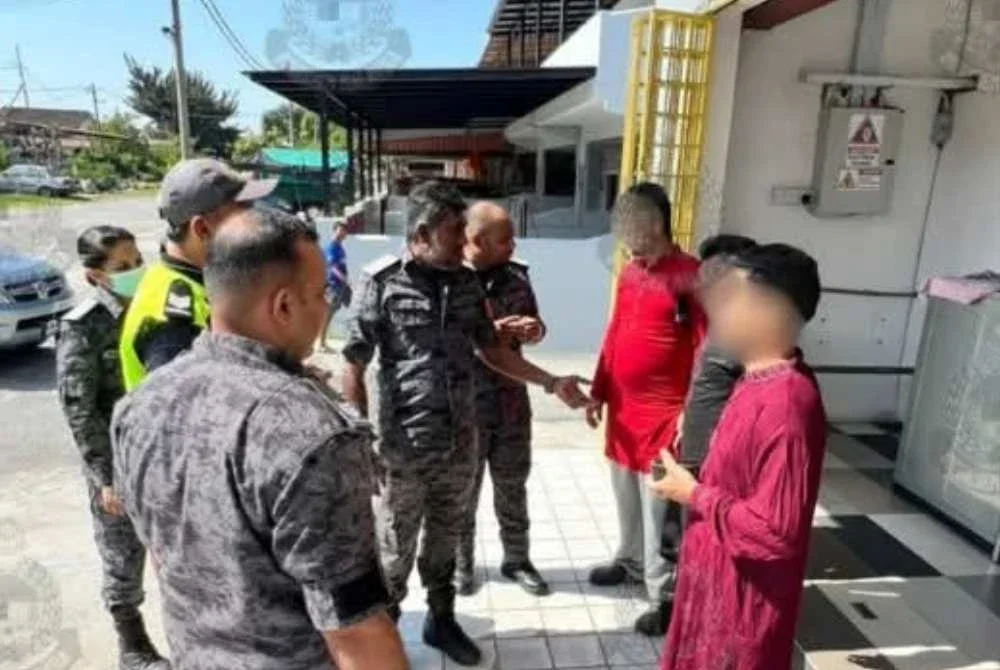 Operasi bermula jam 9 pagi hingga 2 petang itu melibatkan sembilan pegawai penguat kuasa. Foto: JIM Perak