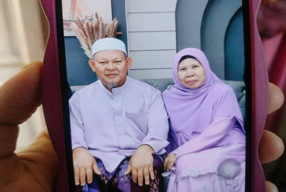 Gambar kenangan Latifah dan arwah suaminya, Rusli Ab Wahab.