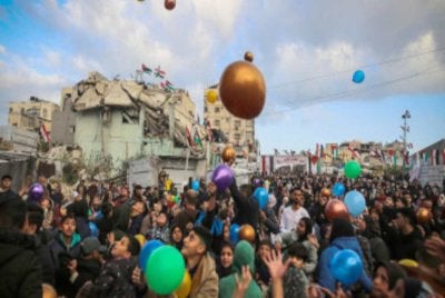 Golongan kanak-kanak teruja meraikan Aidilfitri pada kali ini, di tengah-tengah gencatan senjata yang rapuh. - Foto Agensi