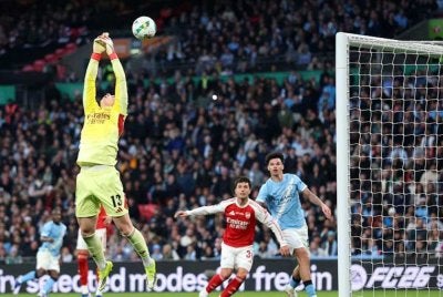 Kepa Arrizabalaga melakukan kesilapan gagal menangkap kemas bola yang sekali gus menjadi punca kepada gol pertama City.