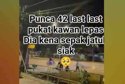 Tangkap layar tular video berdurasi 24 saat tular di media sosial memaparkan sebuah motosikal terjatuh semasa penunggangnya cuba melarikan diri daripada pemeriksaan polis.