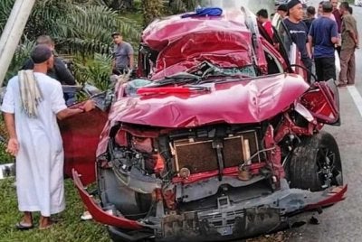 Seorang wanita dan dua anak maut selepas Perodua Aruz dinaiki mereka terbabas di Kilometer 59 Jalan Jerangau-Jabor berhampiran Felda Jerangau.