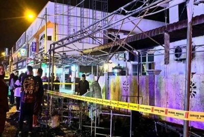 Gambar tular kejadian kebakaran di Taman Pekaka, Nibong Tebal pada Ahad turut dikongsi di laman Facebook Kor Ming