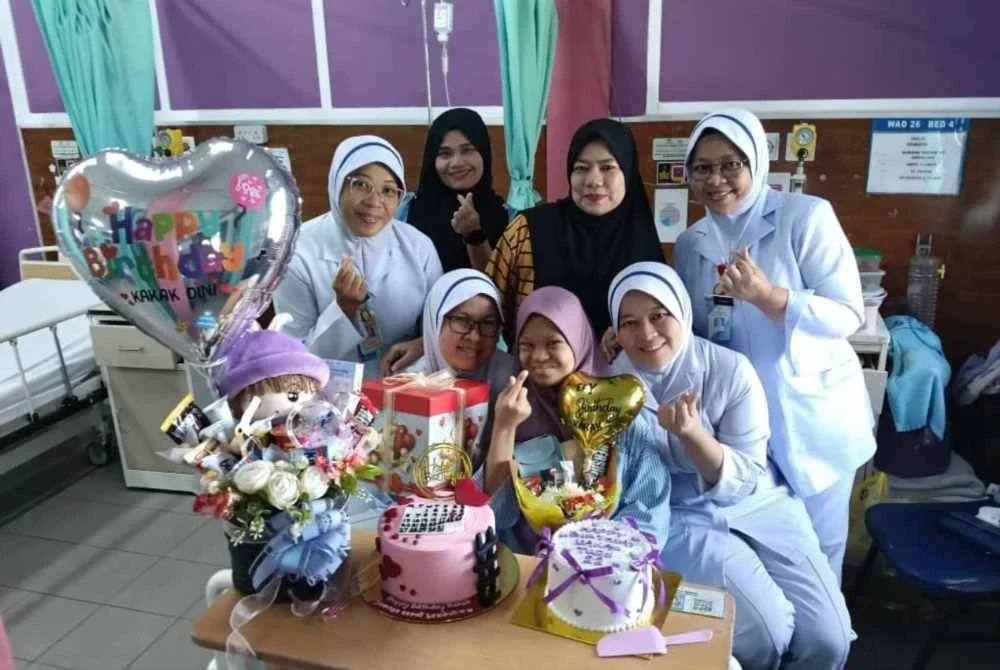 Menyambut hari kelahiran juga dalam wad. 
