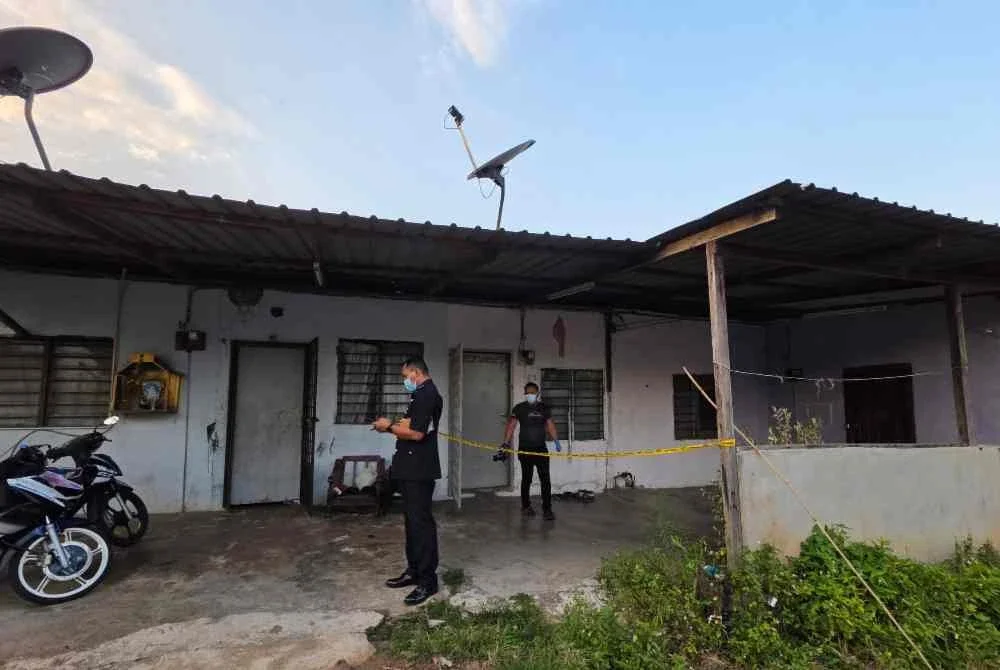 Polis menemui mayat ibu dan anak di sebuah rumah di Bedong, Sungai Petani yang meninggal lebih 48 jam.