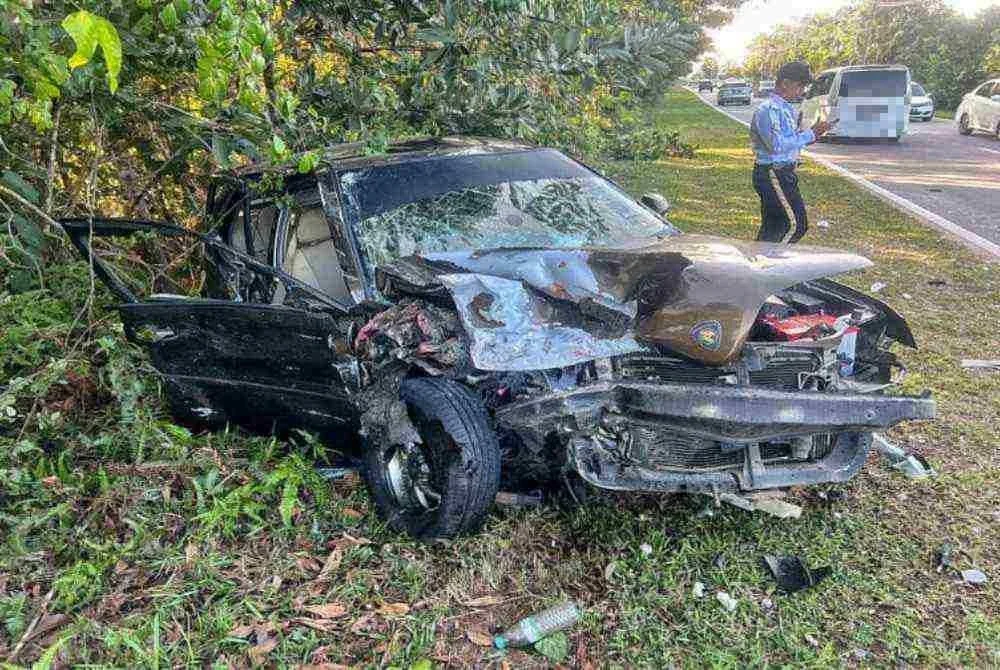 Keadaan kereta Proton Waja yang terlibat dalam kemalangan tersebut. 