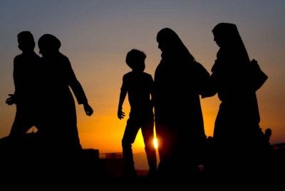 Kita tidak akan selamanya muda dan ibu bapa juga tidak akan selamanya ada. - Gambar hiasan 