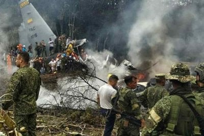 Pesawat C-130 Hercules itu terhempas sejurus selepas berlepas di kawasan luar bandar berhampiran Puerto Leguízamo. Foto AFP 