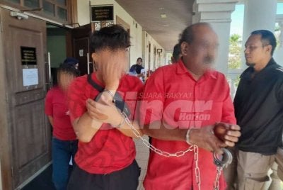 Suspek lelaki (kanan) dan suspek wanita (belakang) direman tiga hari untuk membantu siasatan.